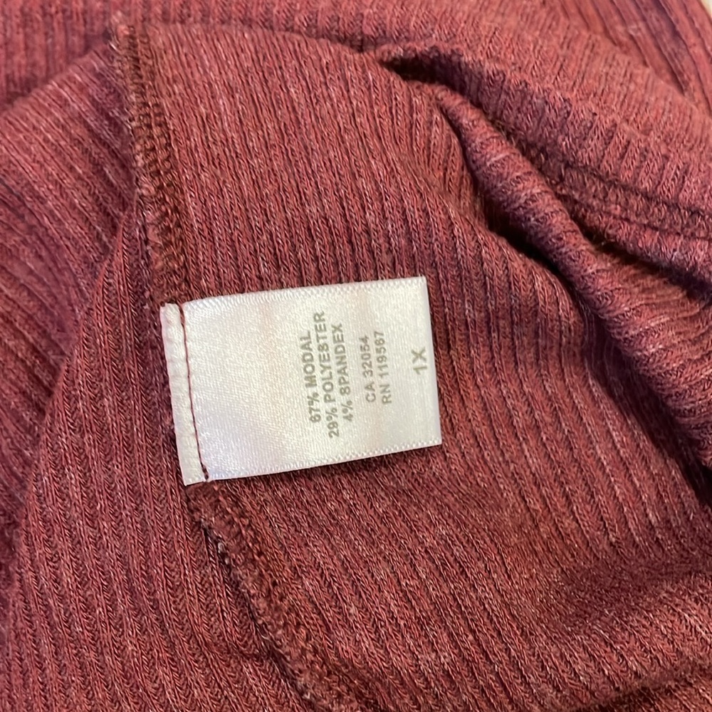 Long, Flowing Turtle Neck. - image 4